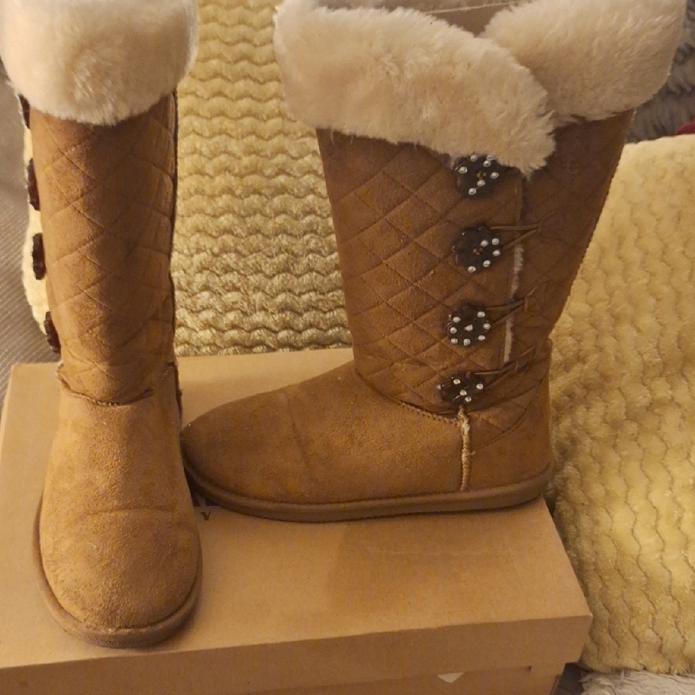 Quilted Toggle 1/2 Calf Boot